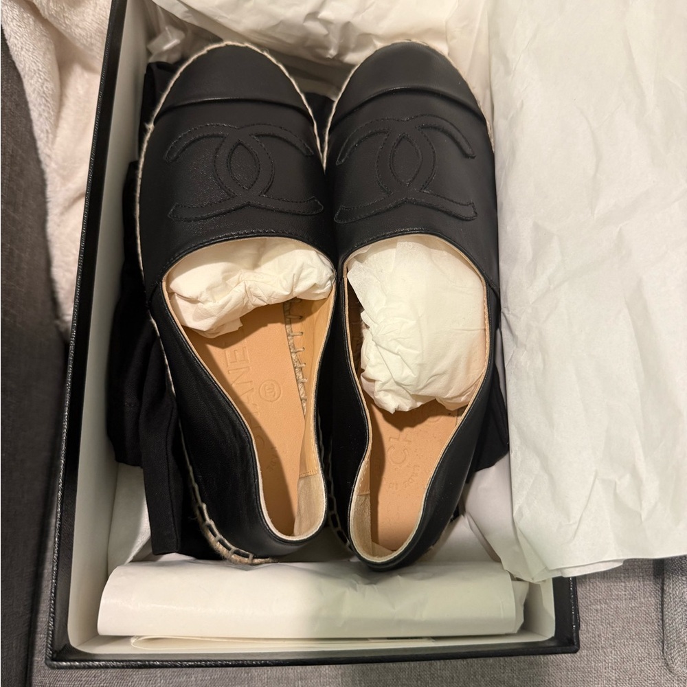 CHANEL Black Leather Espadrille Flats with Signature CC